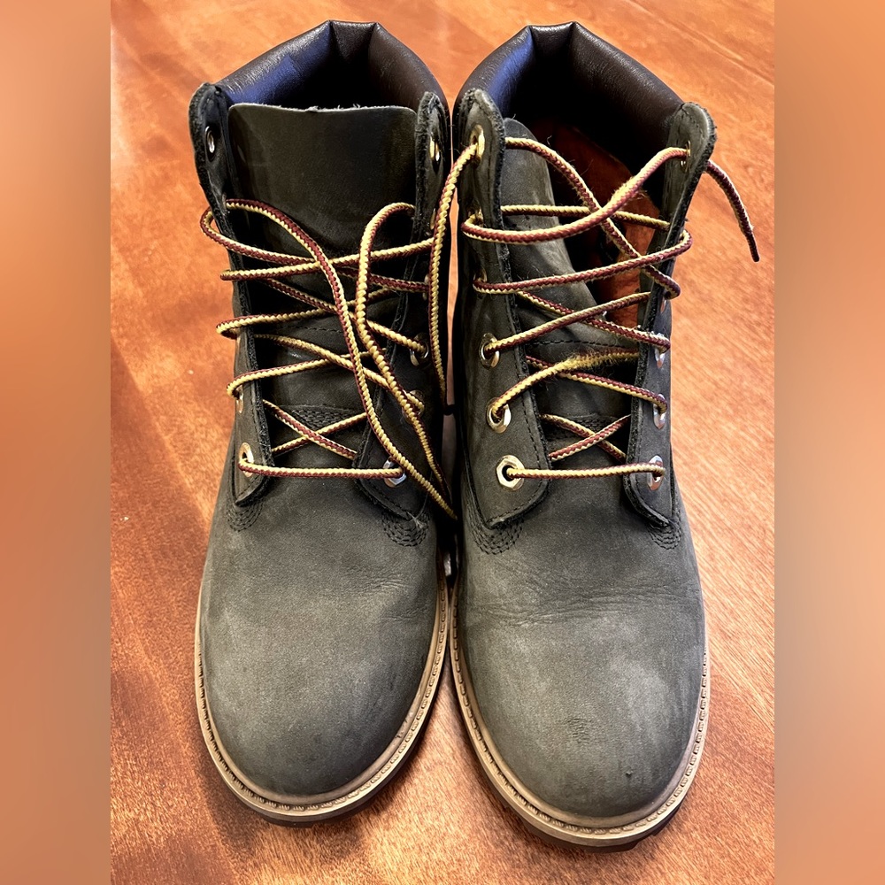 Timberland Womens 6” Premium boot size 5 Olive Leather